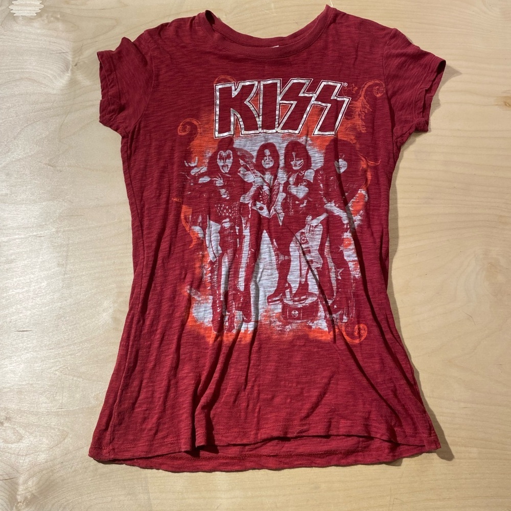 KISS Graphic Red T-Shirt on Pimatee Tag XL (IQ)